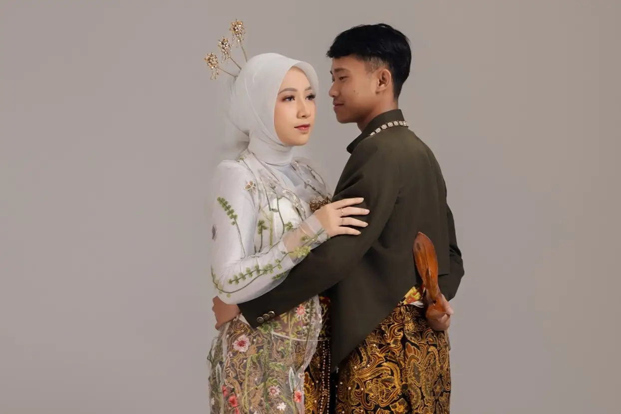 The Wedding Of Anisa & Farur - Besokakad.Com